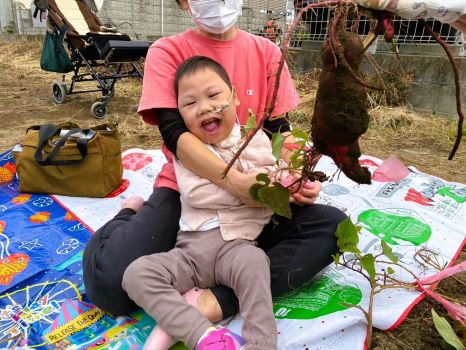 太陽の家 しいの実学園より「りんご・すみれ組が芋ほりに行ってきました！ 」